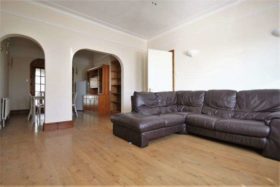 6 bedroom Detached t...